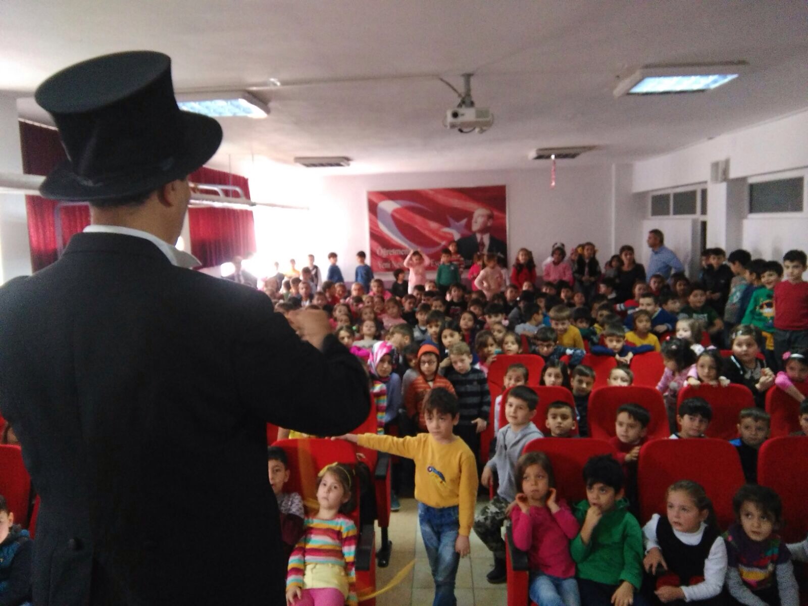 sihirbaz okullarda turnelerde sihirbazlıklar